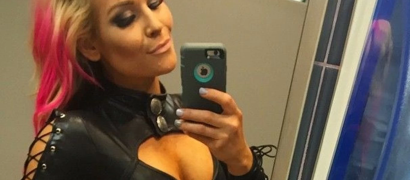 Νατάλια Νάιντχαρτ: H αθλήτρια του WWE δεσμεύτηκε να μην φορά... εσώρουχα το 2021 (φωτό)